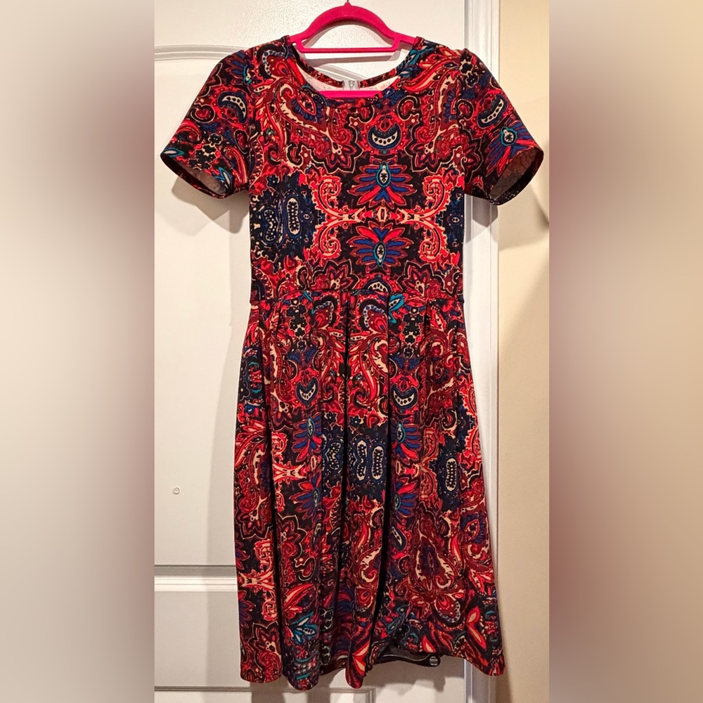 Size Medium LuLaRoe Red Multicolor Paisley Dress Pockets Zipper back festive